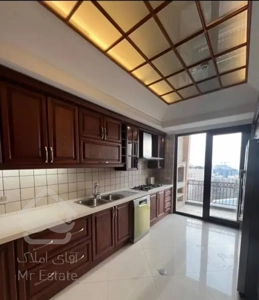 ۲۴۰ متر۴خواب/پاگرد مجزا/۳ پارکینگ سندی/۳ جهت نور