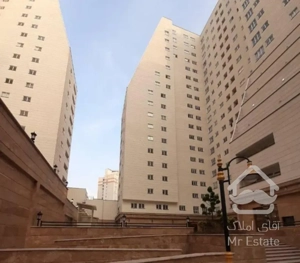 برج نوساز ۱۱۷ متر  بهاران در ۱۰۰ قدمی دریاچه چیتگر