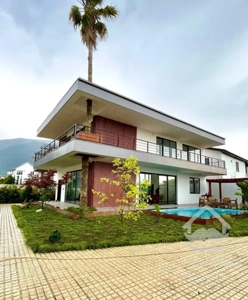 ویلا ۴۰۰ متری شیک استخر چهارفصل ، ساری