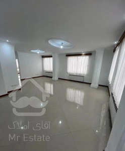 واحد ۲۲۰ متری، ۴ خواب، نورگیر و دنج، دسترسی عالی