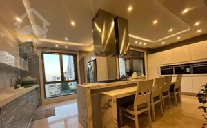 ۲۲۰ متر / ۴ خواب / تاپ لوکیشن / فایل شخصی