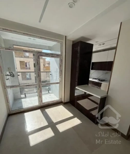 ۹۸متر ۲خواب ۴ساله کلید نخورده