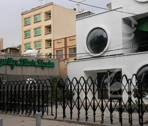 اپارتمان ۱۰۰ متری / حیاط اختصاصی / بازسازی شده