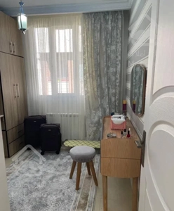 آپارتمان تک واحدی ۴ طبقه