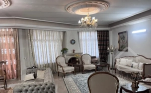 آپارتمان ۱۳۰متری رودکی ۵  سمت خیابان  درعرض۱۵