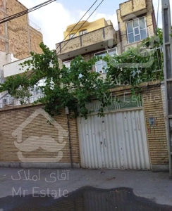 حیاط ویلایی سه طبقه دامپزشکی آخونی ورزش