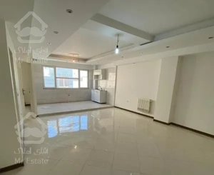 آپارتمان ۸۰ متر / ۲ خوابه  / بالکن دار جنوبی