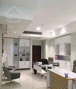 ۶۱ متر /موقعیت اداری / بلوار ۲۴ متری / فلت