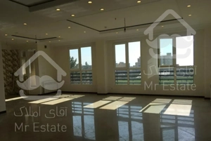 ۹۳ متر / شاهین شمالی / سالن پرده خور