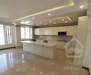 طوقانی ۱۰۲ متر ۲ خوابه/پنچره قدی/۶ ساله/۲ پارکینگه