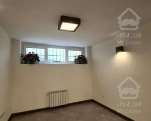 نصرت ،۷۶ متر، ۲ خواب، ۱۸ سال ،با پارکینگ