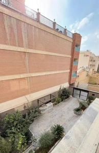 اپارتمان همکف۲۳۰متربا۶۰مترحیاط جنوبی باغ دریاچه
