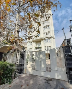 ۱۶۰متر * تاپ جردن ولیعصر* ویو دار*