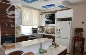 100متری غرق نور