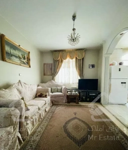 ۸۲ متر/ ۲ خواب/ سالن پرده خور/ آلاله شرقی