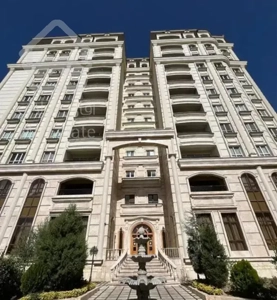 واحد ۱۰۸متری/غرق نور/سالن بزرگ/برج‌برند