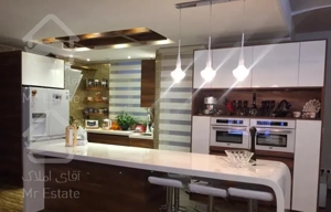 ۳طرف نورگیر . ۱۳۰ متر شخصی ساز. متریال برند.