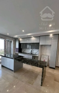 130متری سه خوابه در شهرک نفت/یک ساله