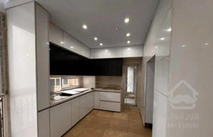 ۹۰ متر ۲ خواب/نور خوب نوساز امکانات کامل/ اختیاریه