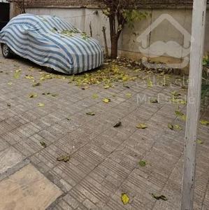 ۱۴۰متر بنا+۱۱۵مترحیاط اختصاصی+۴۰متر سوئیت