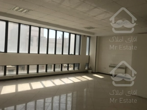 ١٤٢متر اداري تك واحدي بر كاشاني