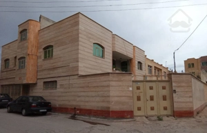 ساختمان دو طبقه حیاط دار