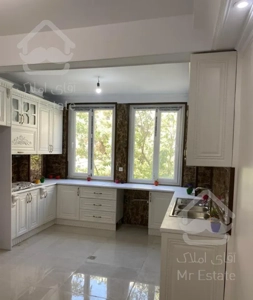 پونک فکوری.  غرق نور.    نما ترکیبی.