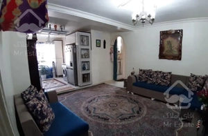 ۴۲ متر/۵ساله/آسانسور/ انباری سندی