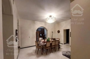 سه خوابه ٢٥۰متربا ٣۰۰مترحیاط اختصاصی