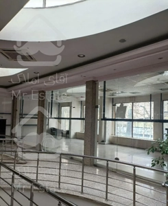 300 متر واحد تجاری ولیعصر نرسیده به تجریش