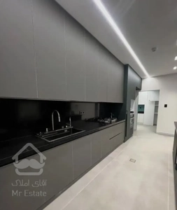 سه خواب مدرن ۱۸۰متر / ادبیات
