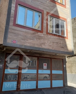 حیاط دوطبقه در طالقانی