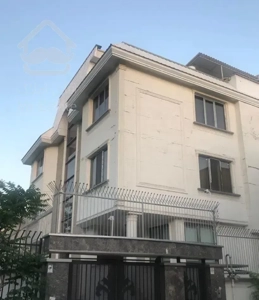 آپارتمان ویلا ۱۴۰ متری(سرایداری مقیم) اعیان نشین