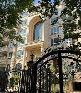 ۲۰۰مترساختمون مجلل و برند درنیاوران (یاسر)