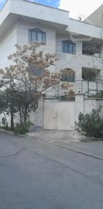 ۱۳۰ متر آپارتمان‌۲۰‌سال ساخت درشهرآرا ۳خوابه