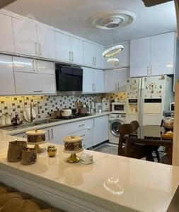 اوایل خاقانی/ ۸۱ متری/ پارکینگ بدون مزاحمت