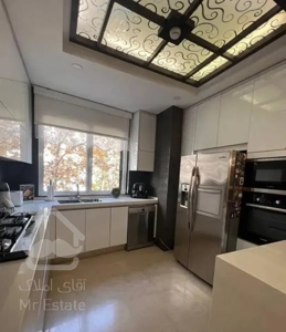 فرشته ۱۳۰ متر