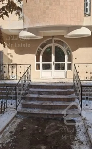 اپارتمان ۱۳۰ متری /خوش نقشه