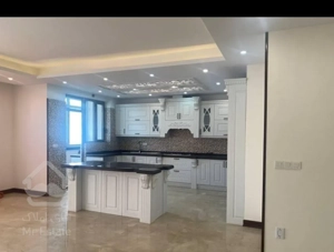 ۱۷۲ متر نوسازکلید نخورده ۳ پارکینگه صادقیه