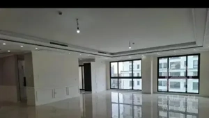 ۲۱۵ متر /فول /خوش نقشه/کم واحد/ایاذز