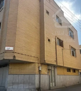 آپارتمان/ویلایی۳طبقه /۳نبش مشتاق خیابان بازارچه