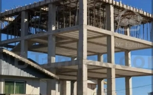 لواسان 870 متر بنا نیمه کاره در 835 متر زمین