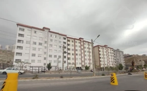 واحد85متری فاز9عرصه تسویه پارکینگ مسقف مالک هستم