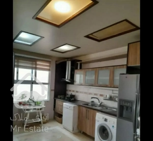 130 متر 3 خوابه فول 174 غربی 2 پارکینگ سندی