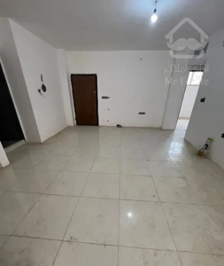 ۸۴متر۲خوابه با۳۰مترحیاط مجزا ماشین رو فاز۲بهارستان