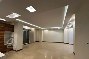 آپارتمان ۱۳۰ متر نیاوران / طبقه آخر