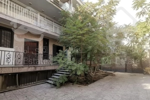 300متر موقعیت مسکونی +40 متر حیاط مستقل