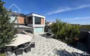 ویلا باغ مدرن دوبلکس