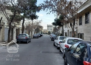 فروش۲۴۰متر بنا در ۲ طبقه / ۲۰۰ متر زمین / زیبادشت / دهکده المپیک