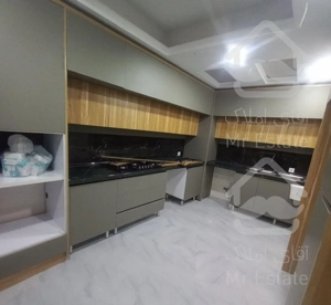 آپارتمان ۱۱۰ متری نوساز شیک بر خیابان طوفانی